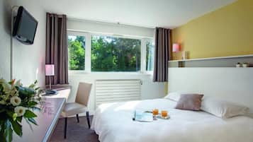 Comfort Double Room | Desk, soundproofing, free cots/infant beds, free WiFi