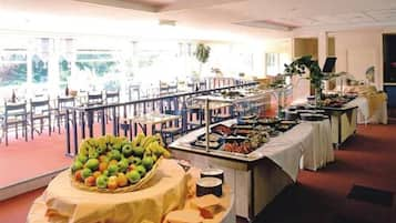 Colazione a buffet, servita tutte le mattine (8.5 EUR a persona) 