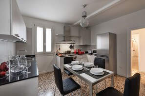 Superior Apartment, 2 Queen Beds, Canal View (Annex) | Private kitchen