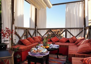 Outdoor dining - AD Place Venice (Venice)