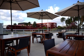 Cocktail bar, garden views, open daily