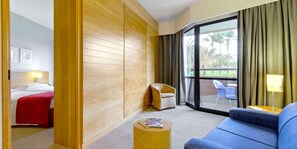 2 bedrooms, minibar, in-room safe, desk