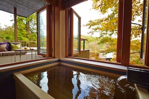 Suite, vistas a la montaña (2F, Yamaroji ) | Baño | Bañera y ducha independientes y artículos de higiene personal gratuitos