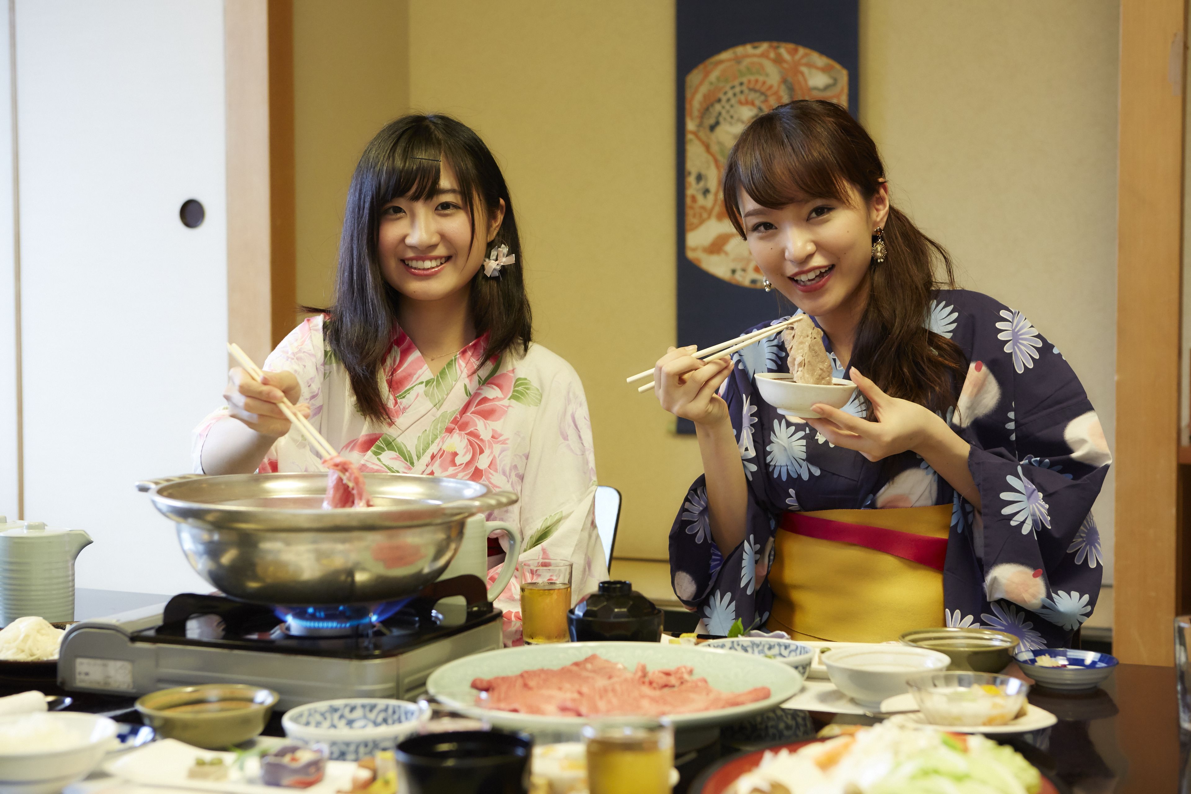 japanese style room,12 tatami mats:15 minutes from itami airport by taxi, tatoo may not be allowed. | 1 bedroom, in-room safe, desk, alarm clocks