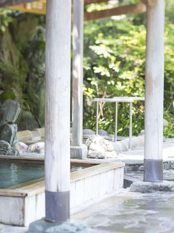 Sauna, aromatherapy, deep-tissue massages, body scrubs, facials