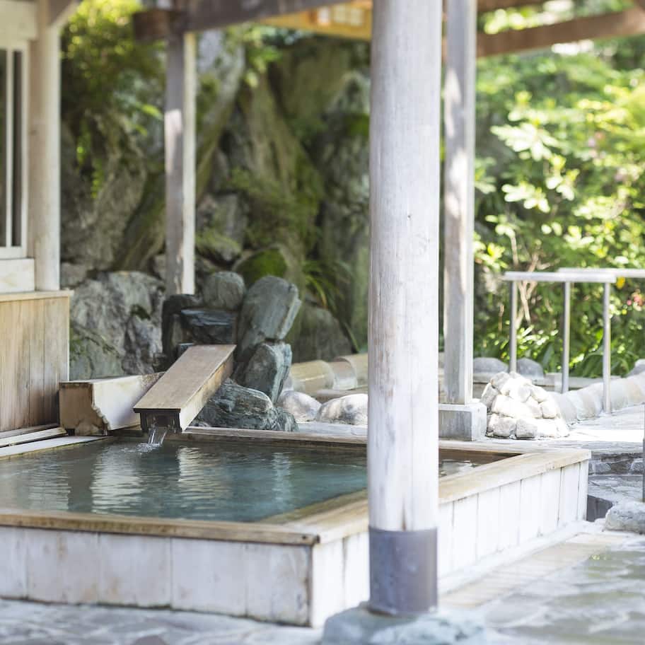 Sauna, aromatherapy, deep-tissue massages, body scrubs, facials