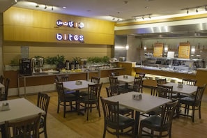 Dagelijks ontbijtbuffet (AED 35 per persoon)