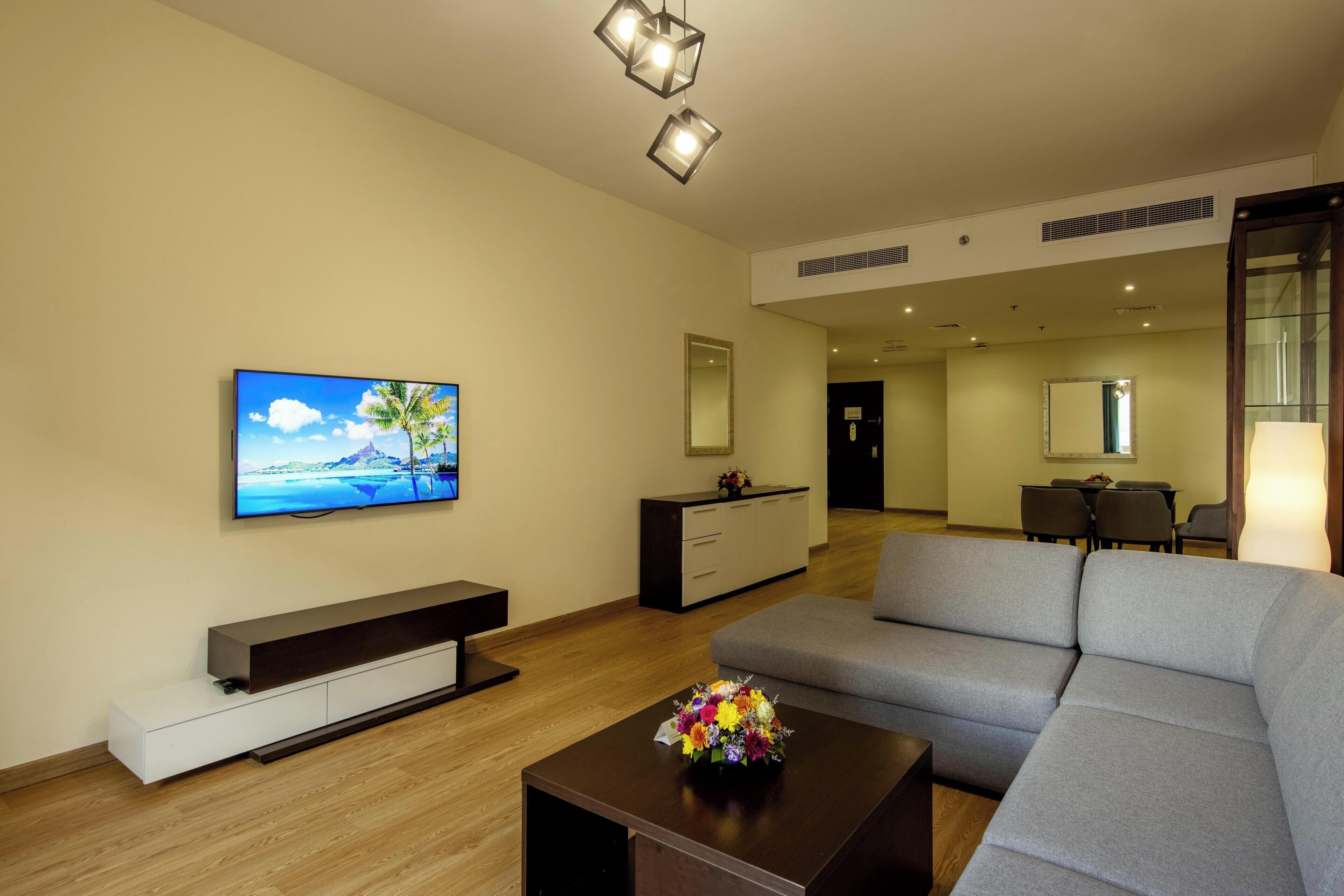 32-inch flat-screen TV with cable channels, TV