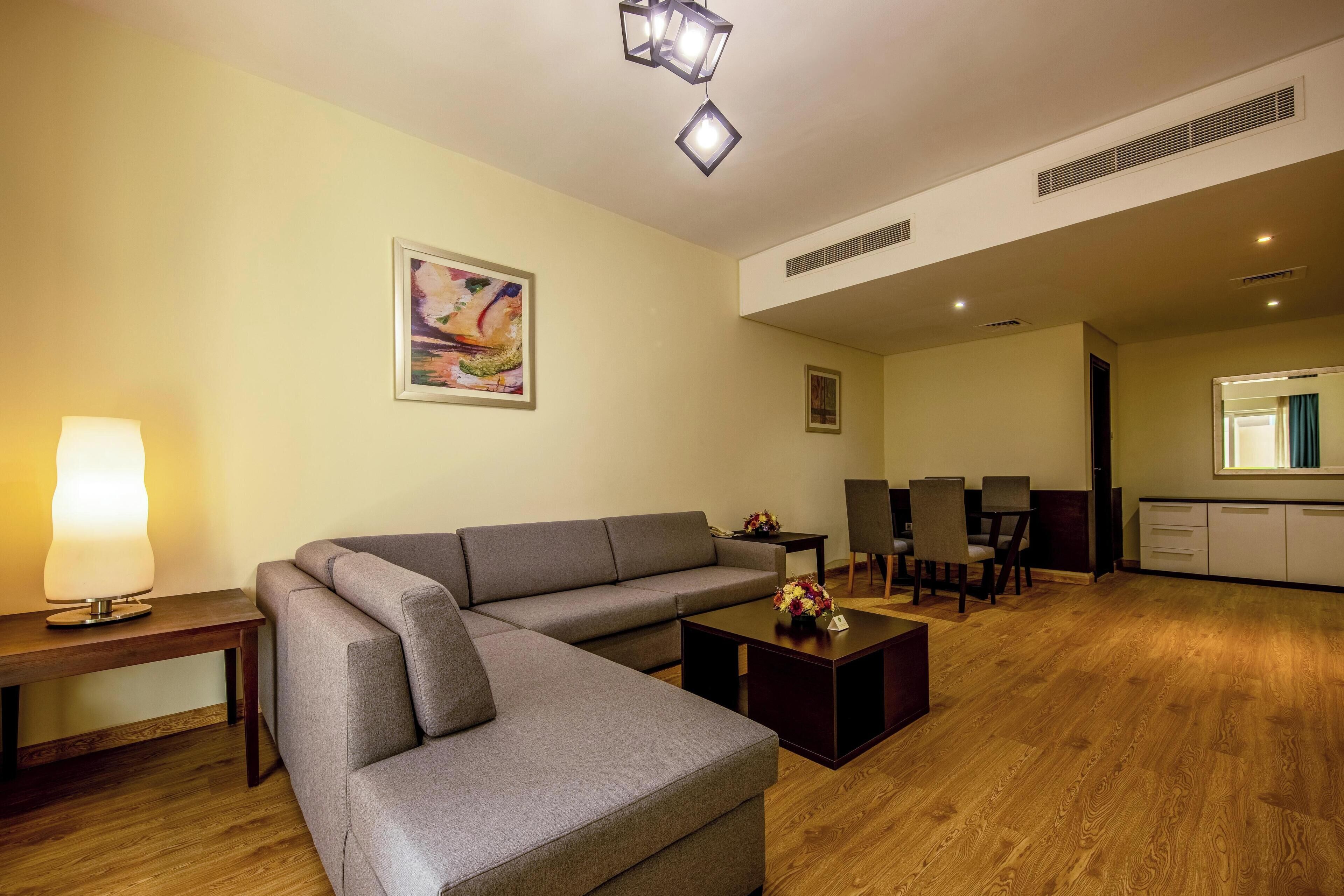 Télévision à écran plat de 32 pouces avec chaînes par câble, télévision