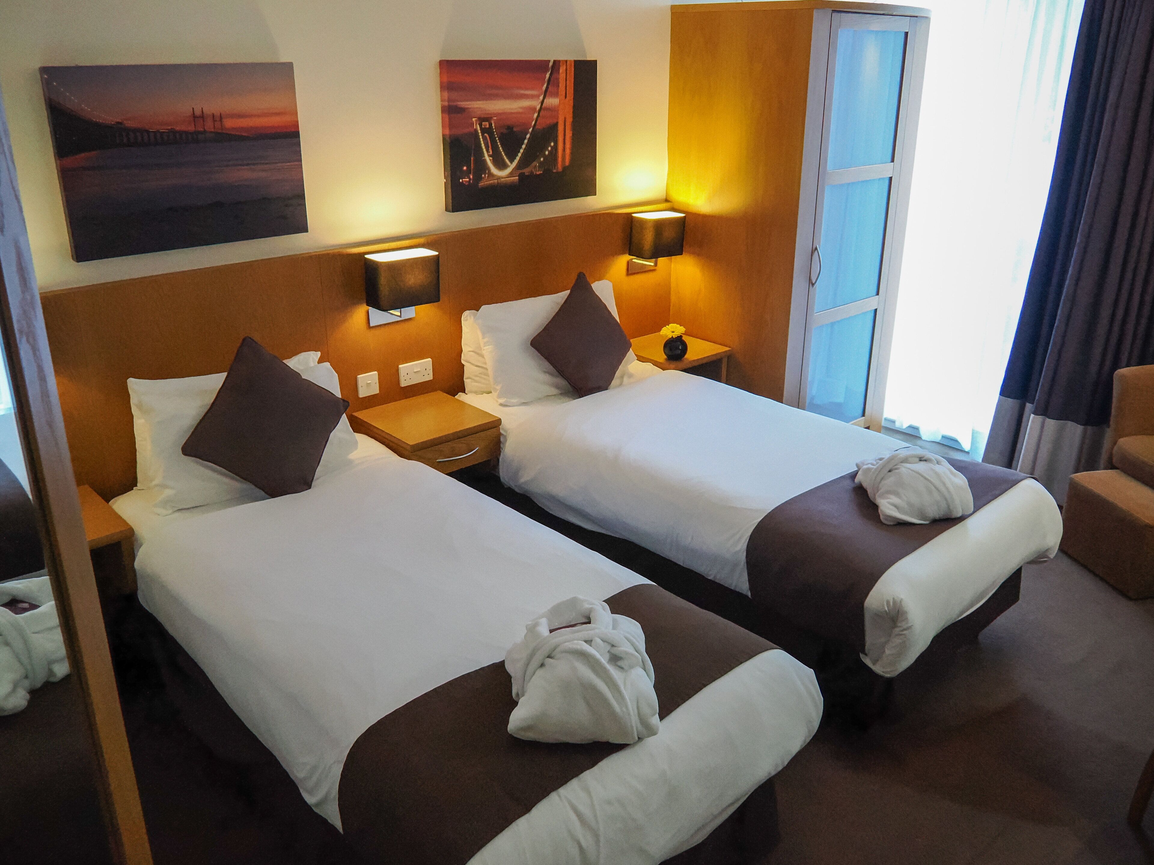 twin room | city view