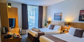 Superior tweepersoonskamer | Luxe beddengoed, een kluis op de kamer, een bureau