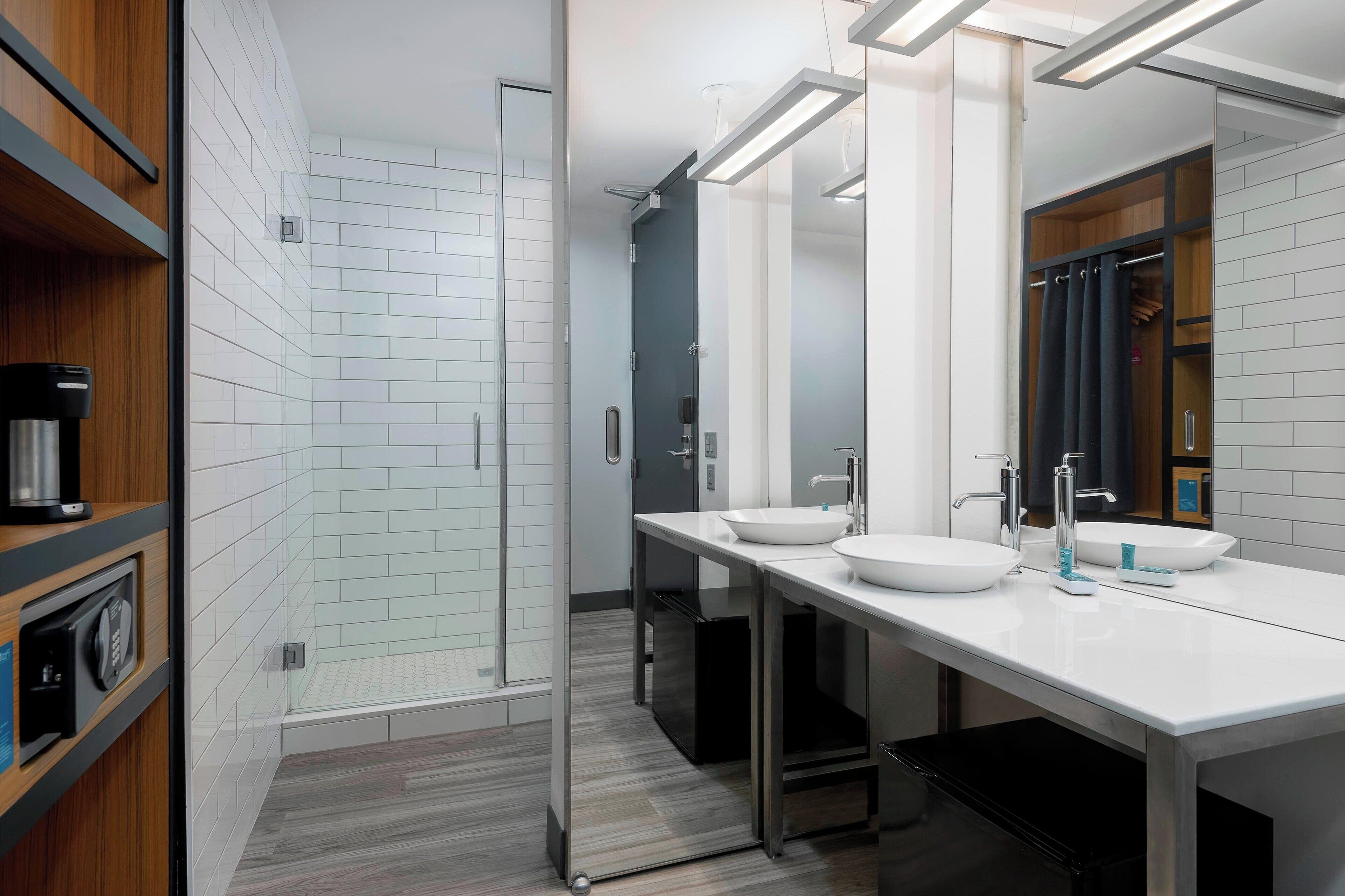 aloft, room, 1 king bed, non smoking | bathroom | shower, hair dryer, towels