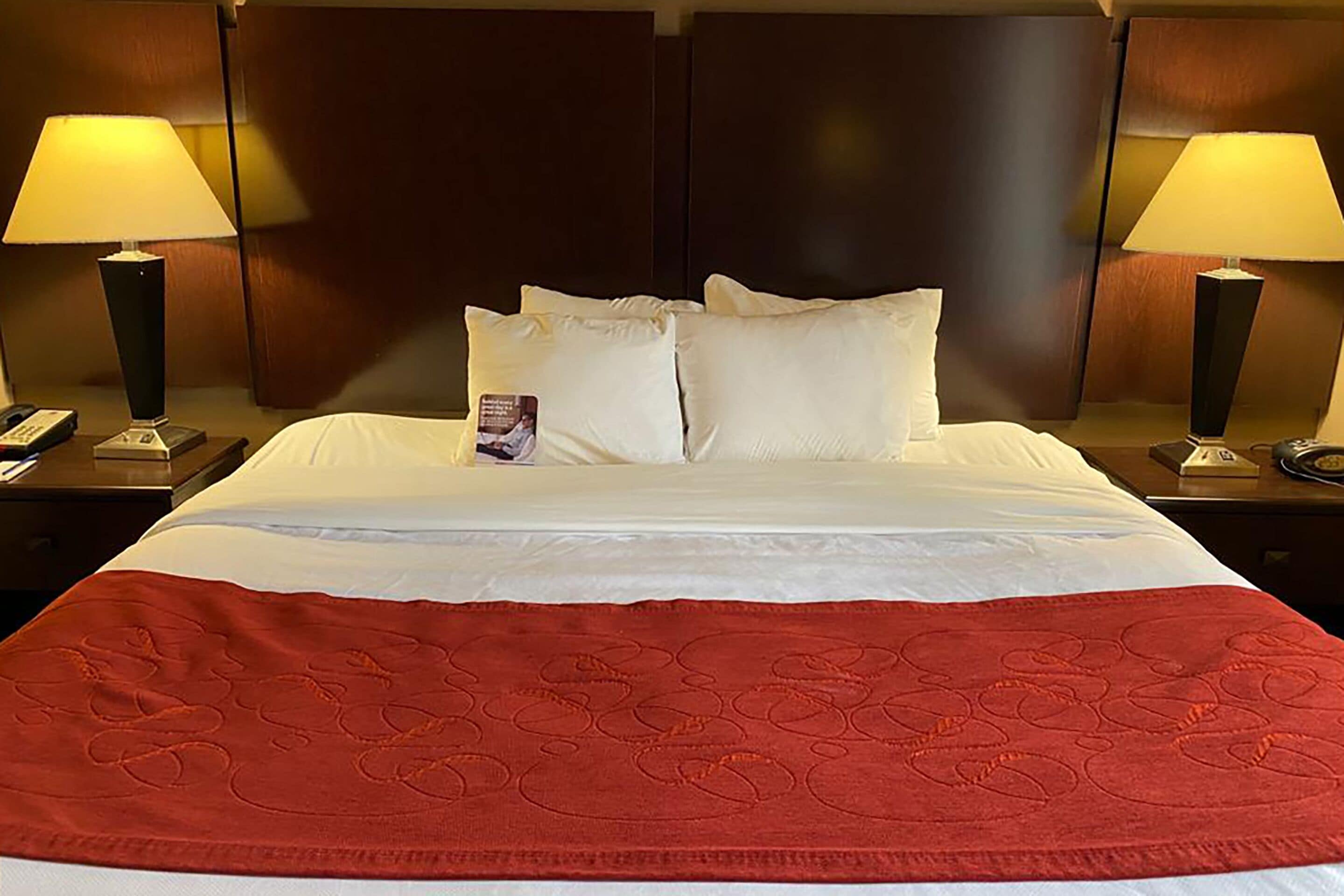 Skrivebord, strykejern/-brett og wi-fi (inkludert)