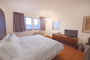 Room, 1 King Bed, Non Smoking | Desk, iron/ironing board, cribs/infant beds, free WiFi
