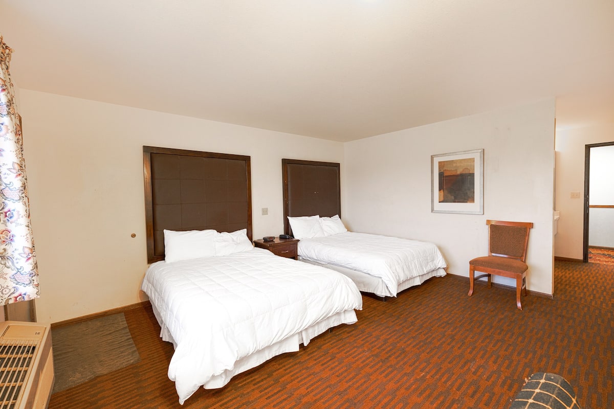 Room, 2 Katil Kelamin (Double), Non Smoking | Meja, seterika/papan seterika, Wi-fi percuma, cadar katil