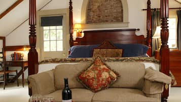 Deluxe Room, Fireplace (Carriage) | Premium bedding, individually decorated, individually furnished