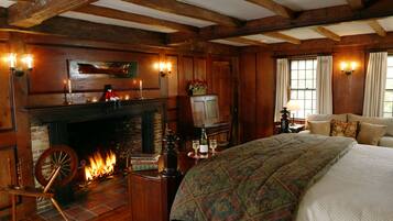 Deluxe Room, Fireplace (Cottage) | Premium bedding, individually decorated, individually furnished