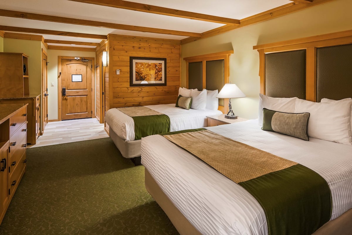 1 bedroom, premium bedding, desk, laptop workspace