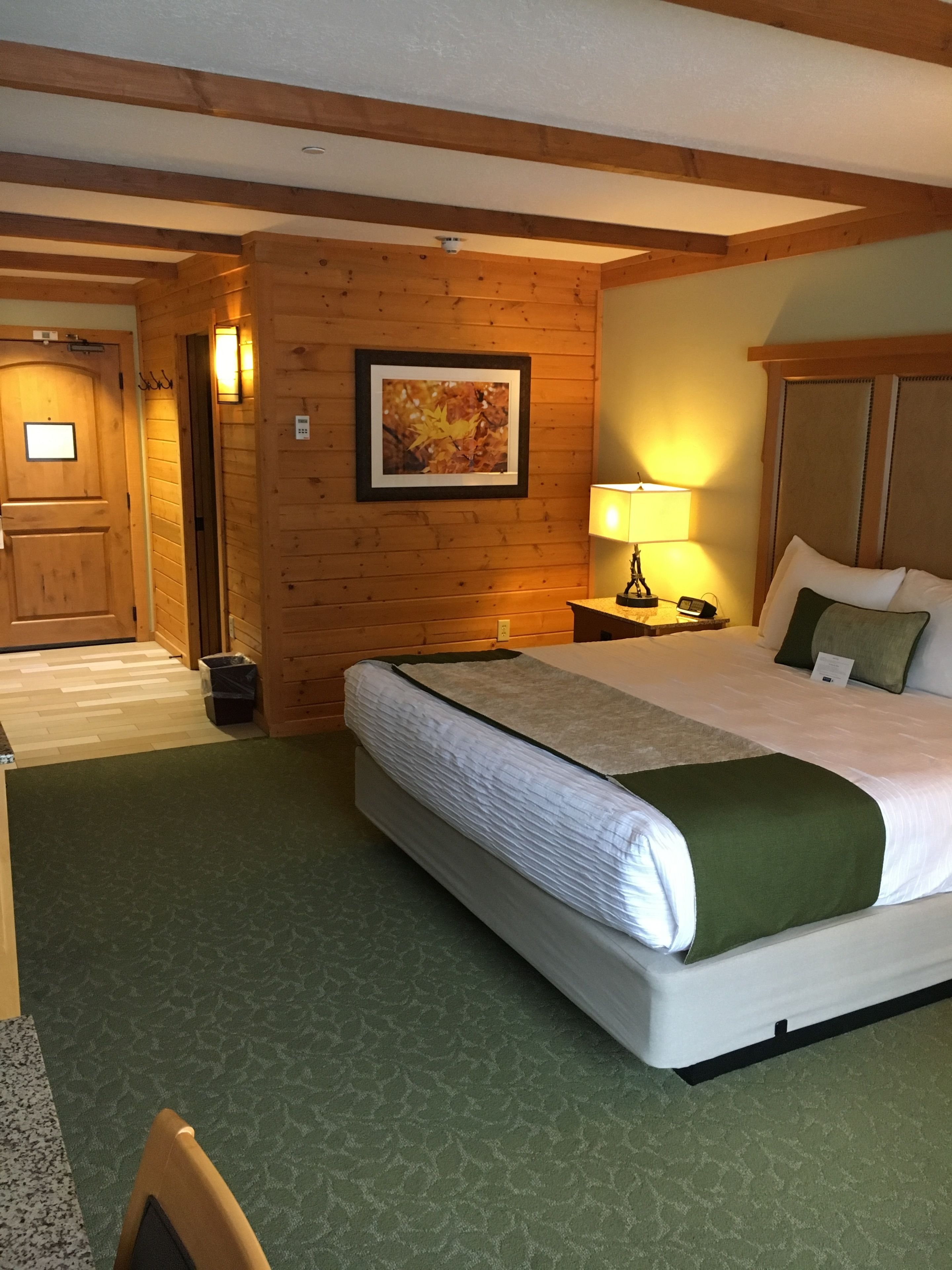 1 bedroom, premium bedding, desk, laptop workspace