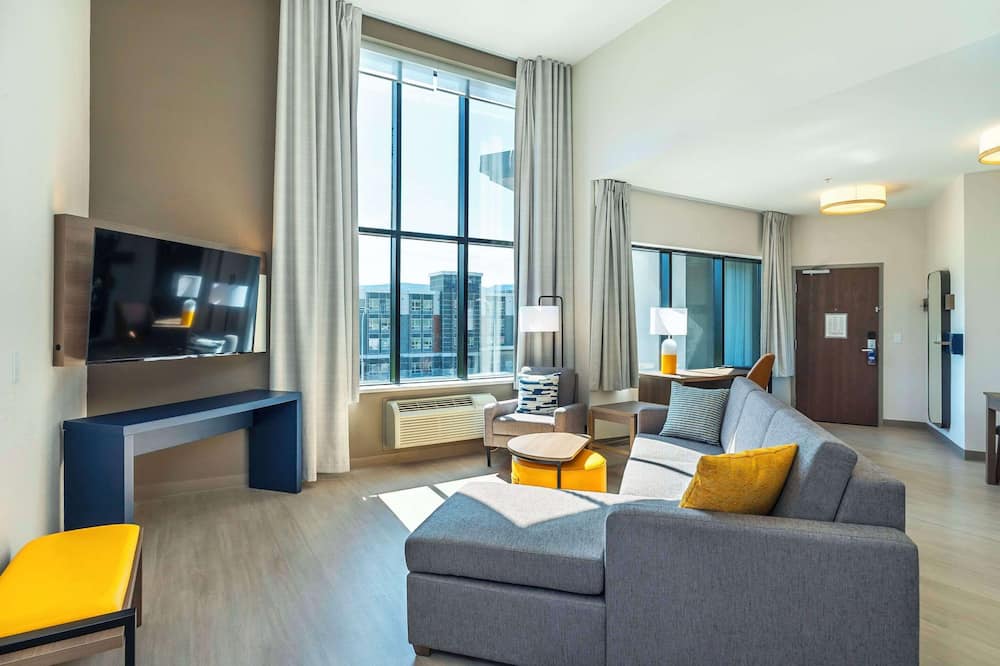 Comfort Suites Kelowna