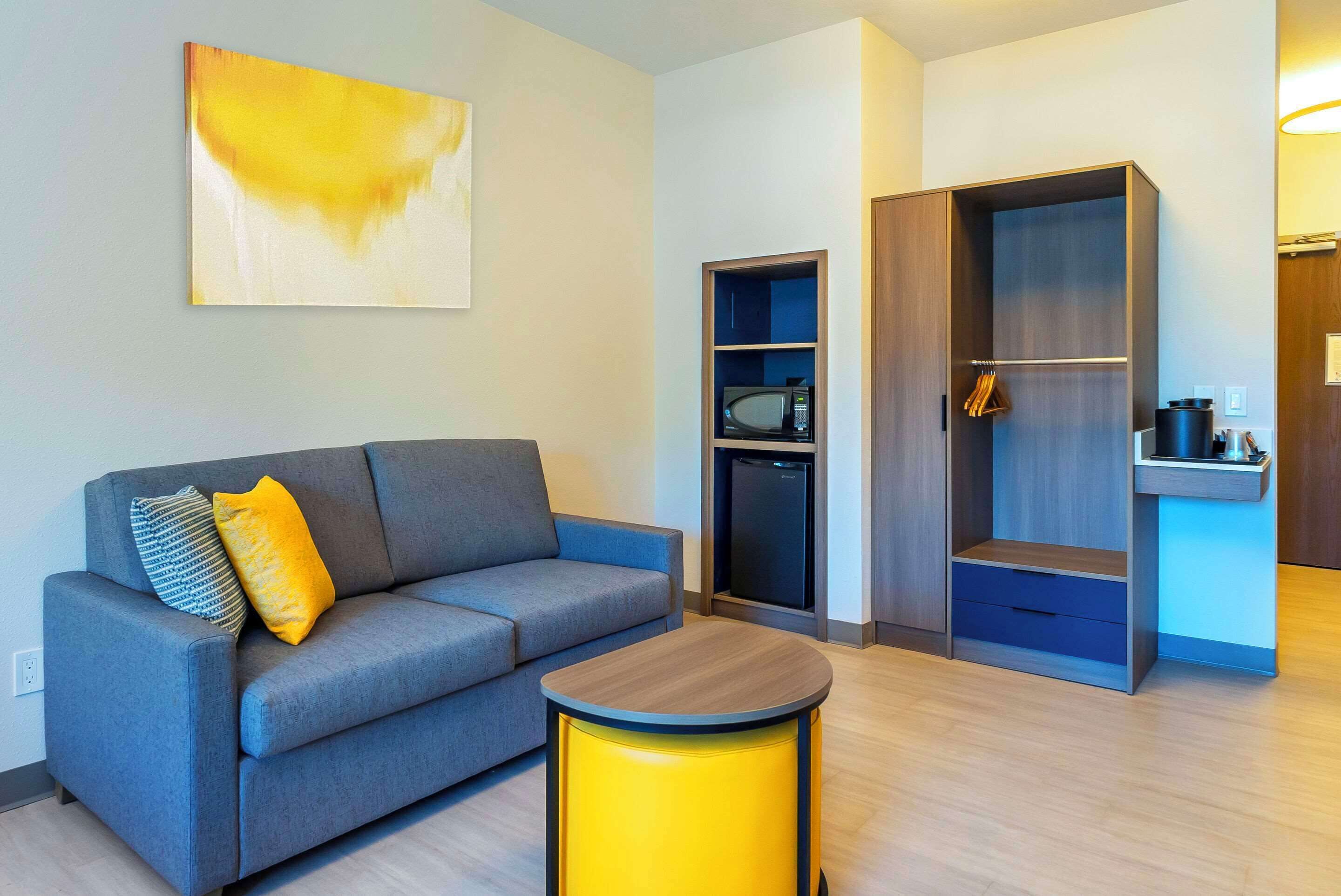 premium bedding, pillow-top beds, in-room safe, desk