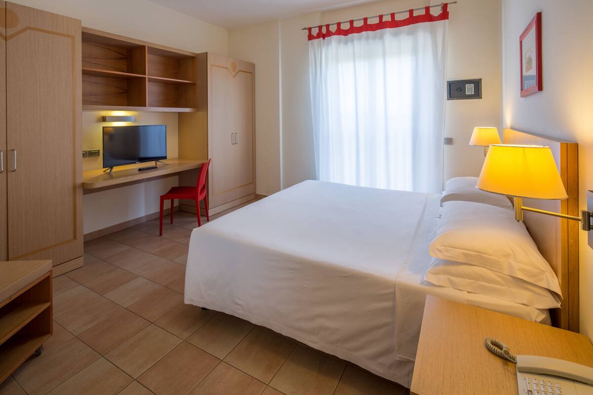 In-room safe, desk, blackout drapes, soundproofing