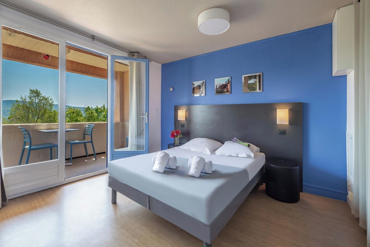 Classic 2 Bedrooms 1 adult Terrace