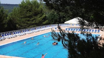 Piscine extérieure (ouverte en saison)