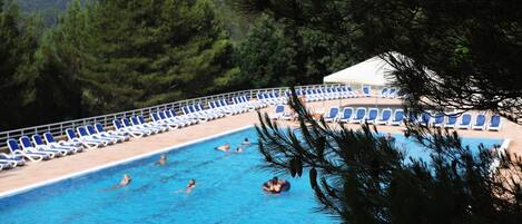 Seasonal outdoor pool