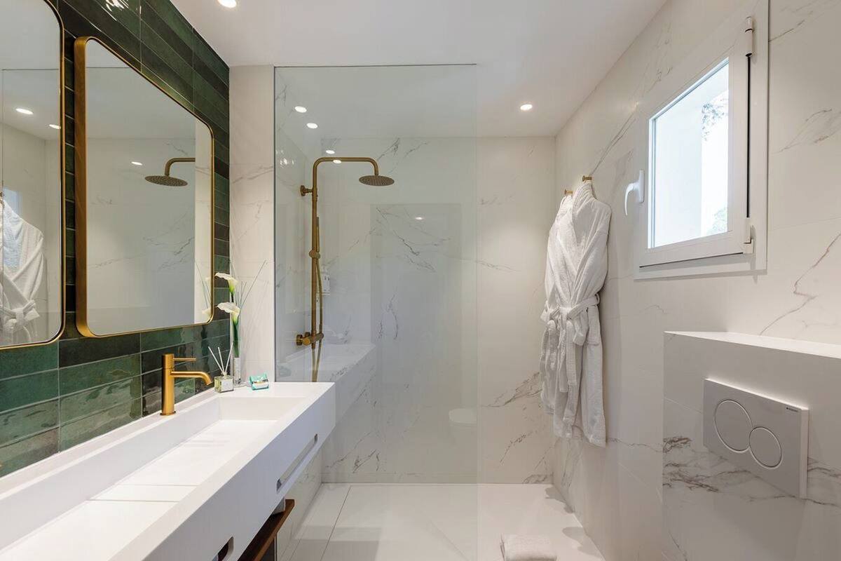 grand suite | minibar, in-room safe, desk, blackout curtains