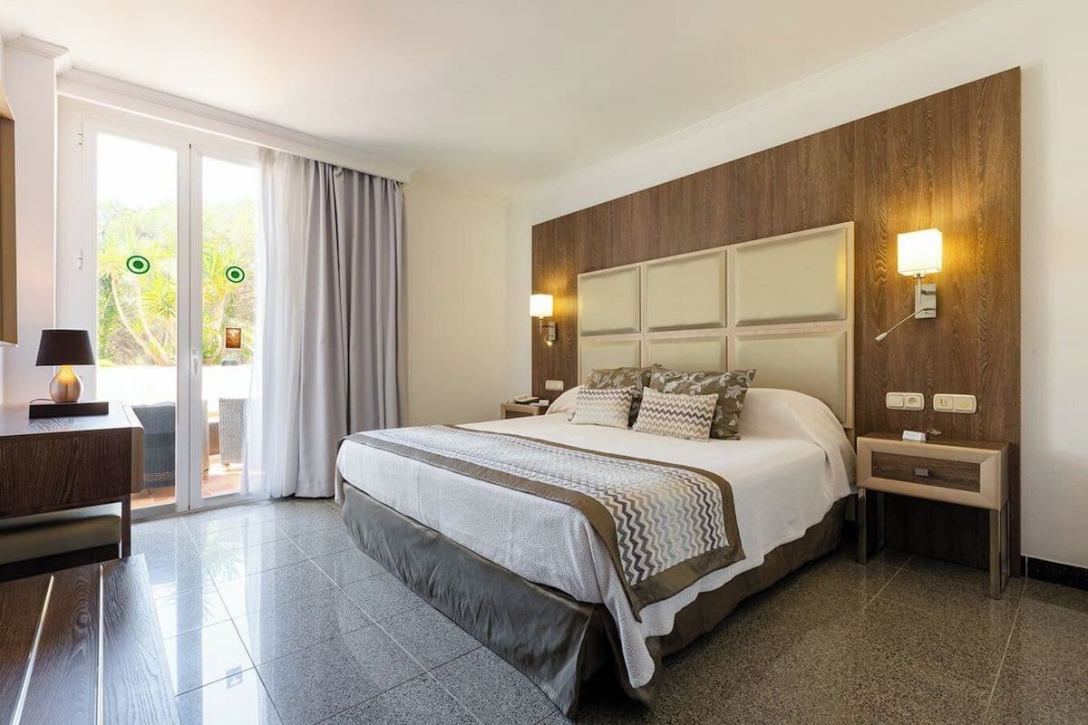 grand suite | minibar, in-room safe, desk, blackout curtains