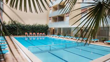 Outdoor pool, open 10:00 AM to 8:00 PM, pool loungers