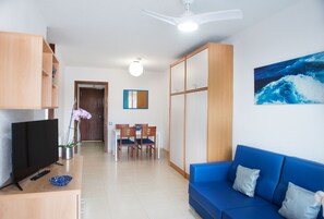 Espacio para trabajar con laptop y sistema de insonorización 