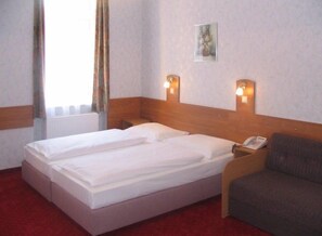 Quadruple Room | In-room safe, individually decorated, individually furnished - Hotel Stalehner (Vienna)