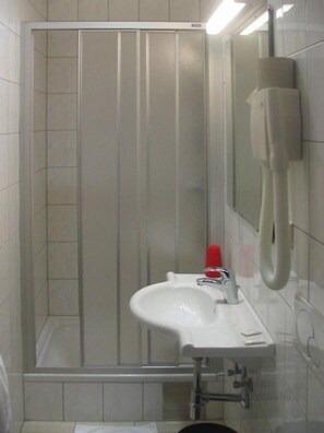 Dreibettzimmer | Badezimmer | Haartrockner