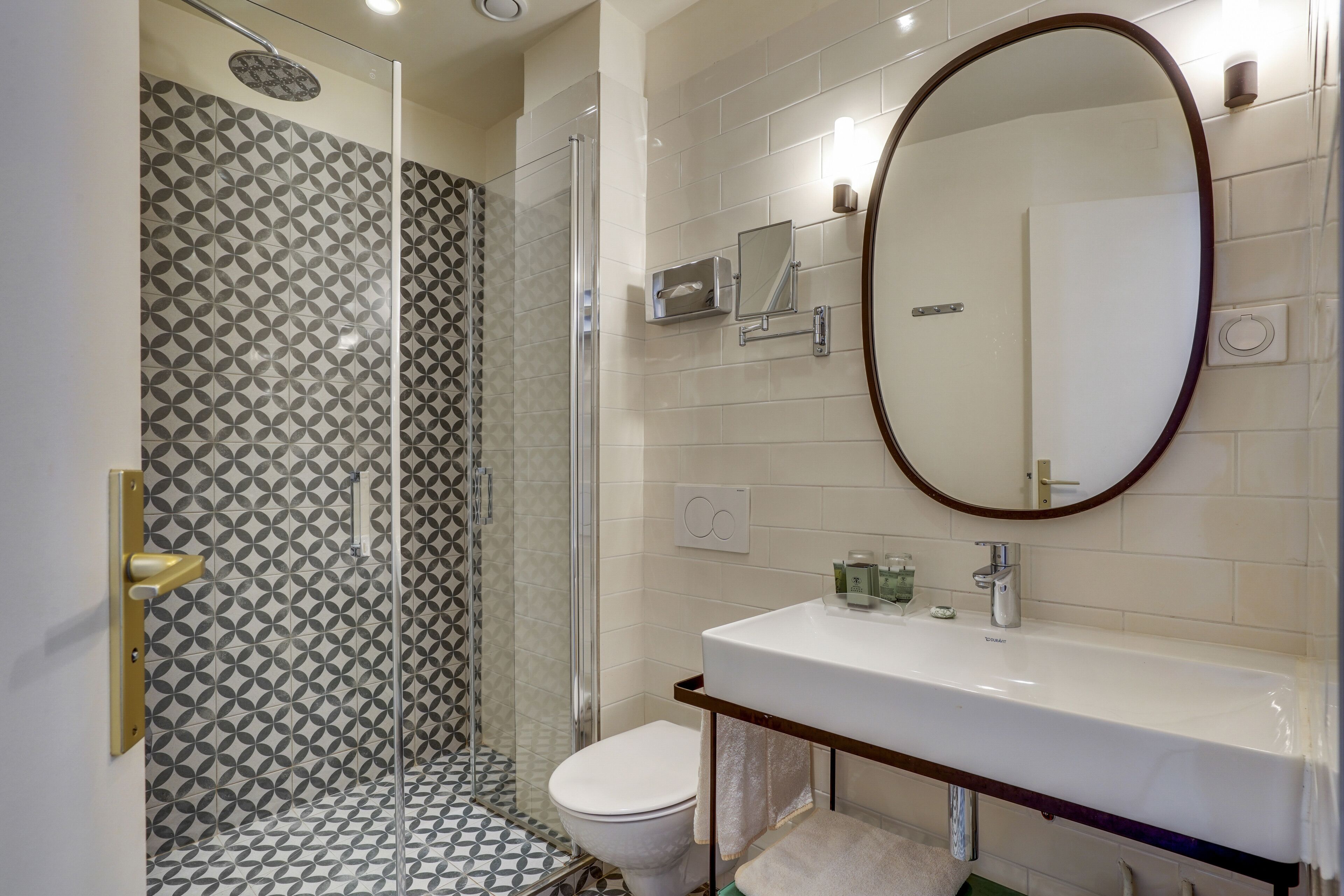 standard room, 1 double bed | bathroom | shower, hair dryer, towels