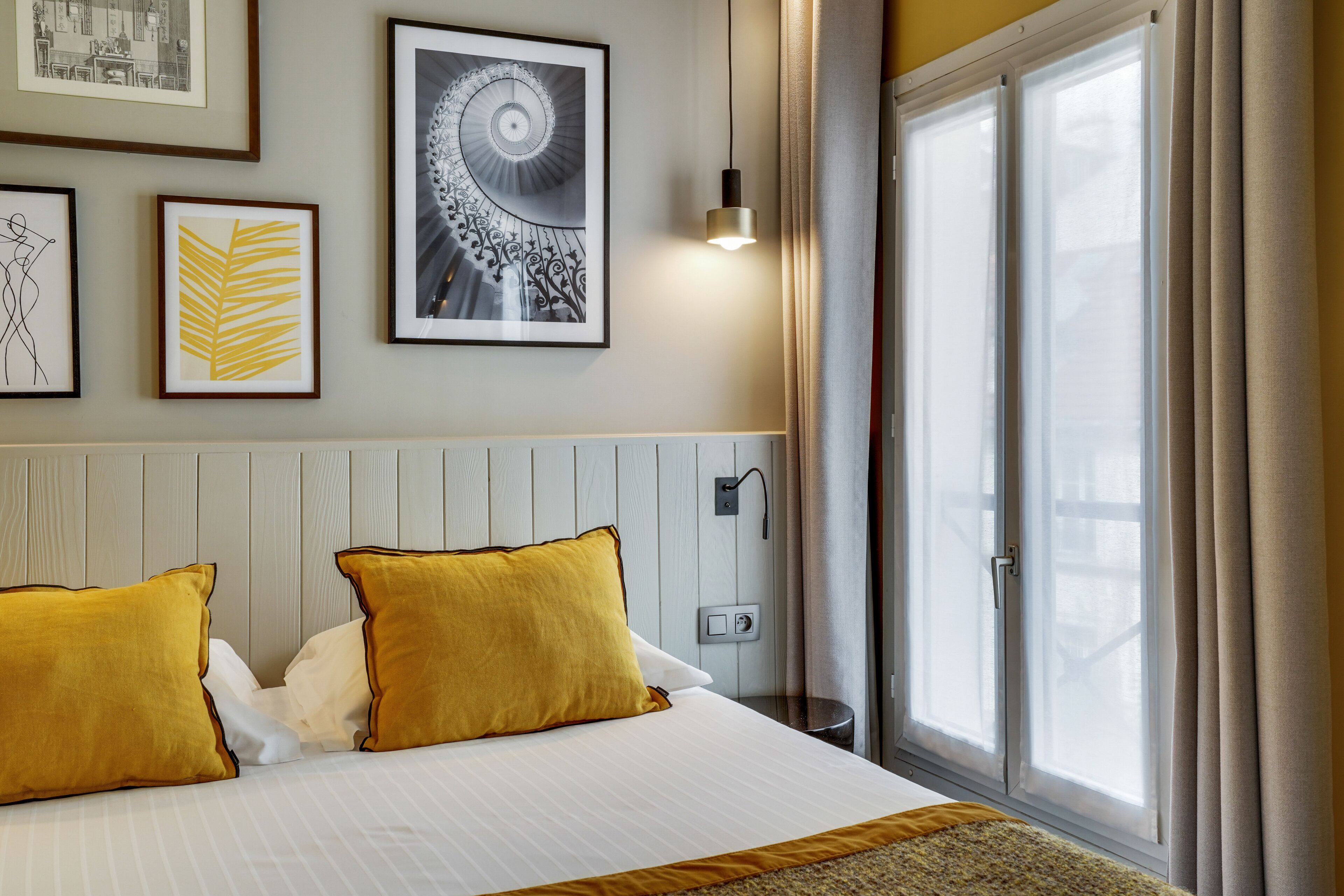 superior double room | in-room safe, desk, soundproofing, free wifi