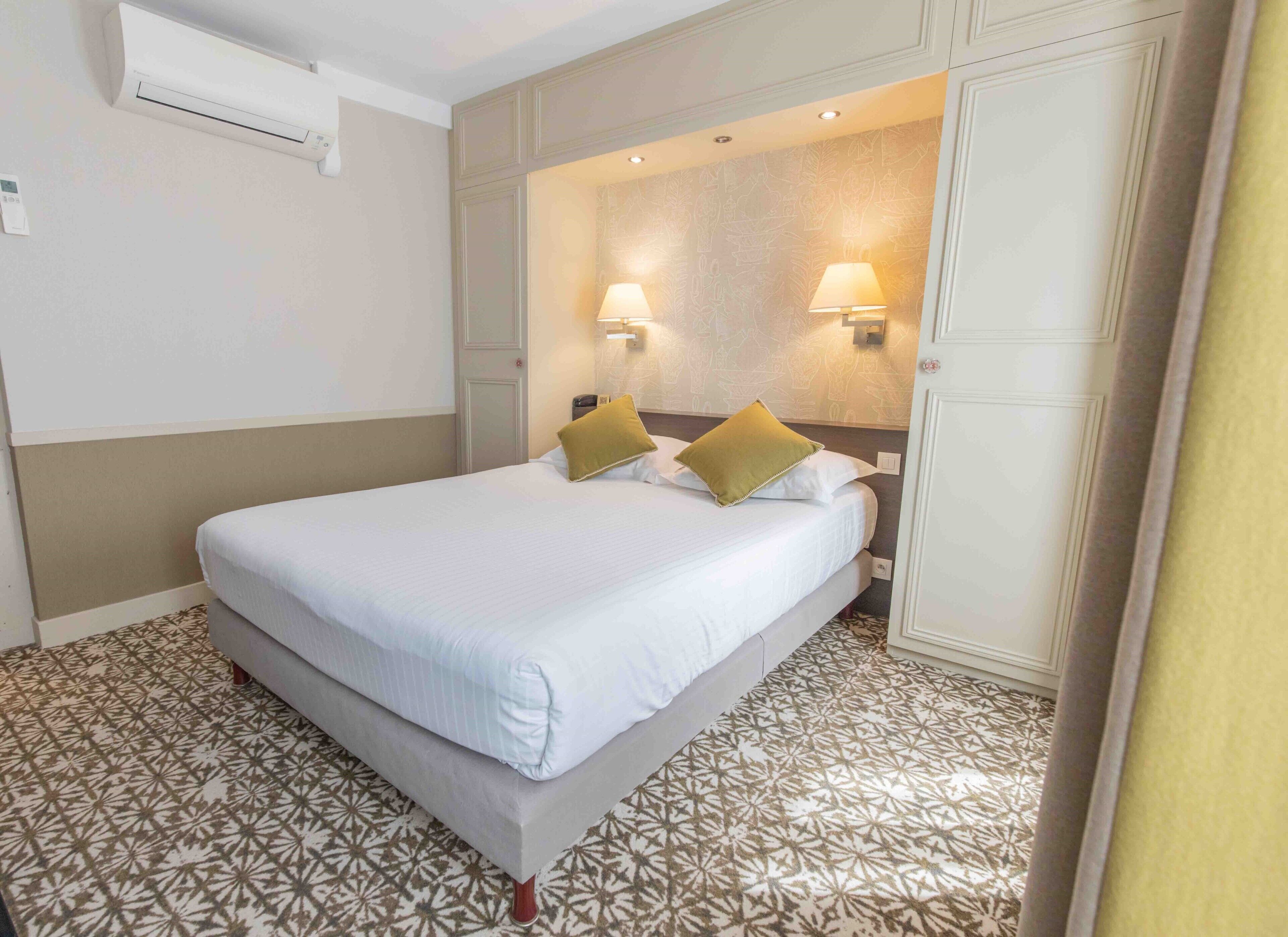 superior double room | in-room safe, desk, soundproofing, free wifi