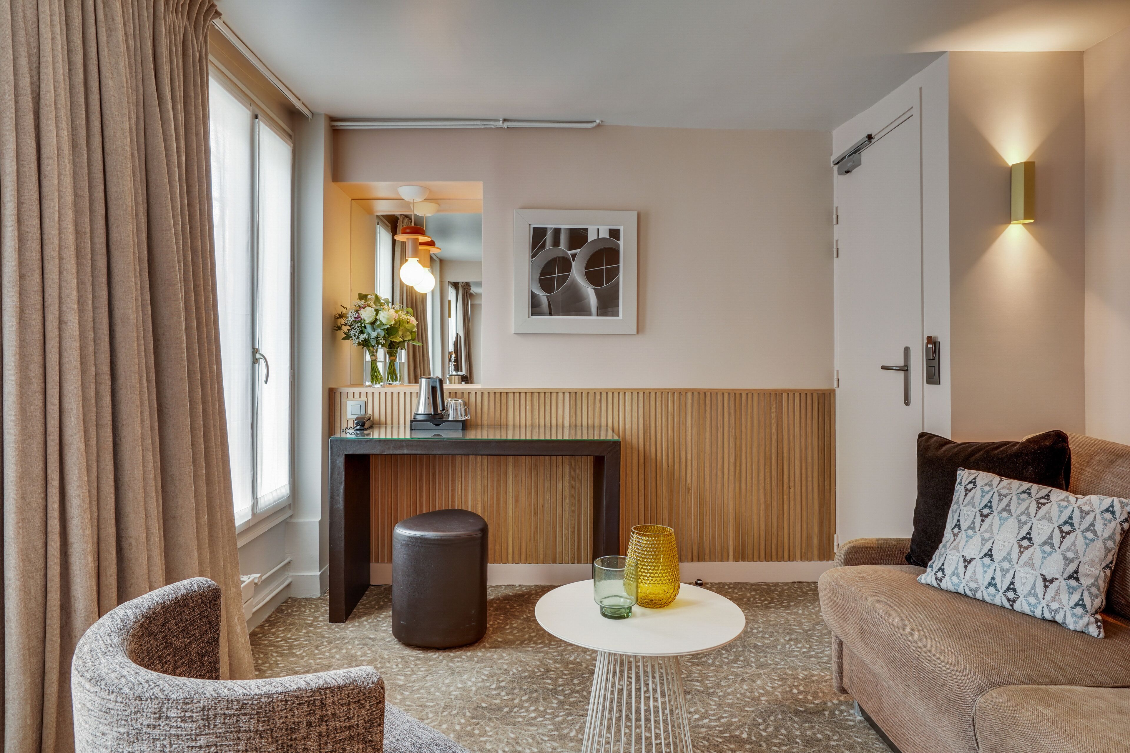 deluxe room | in-room safe, desk, soundproofing, free wifi