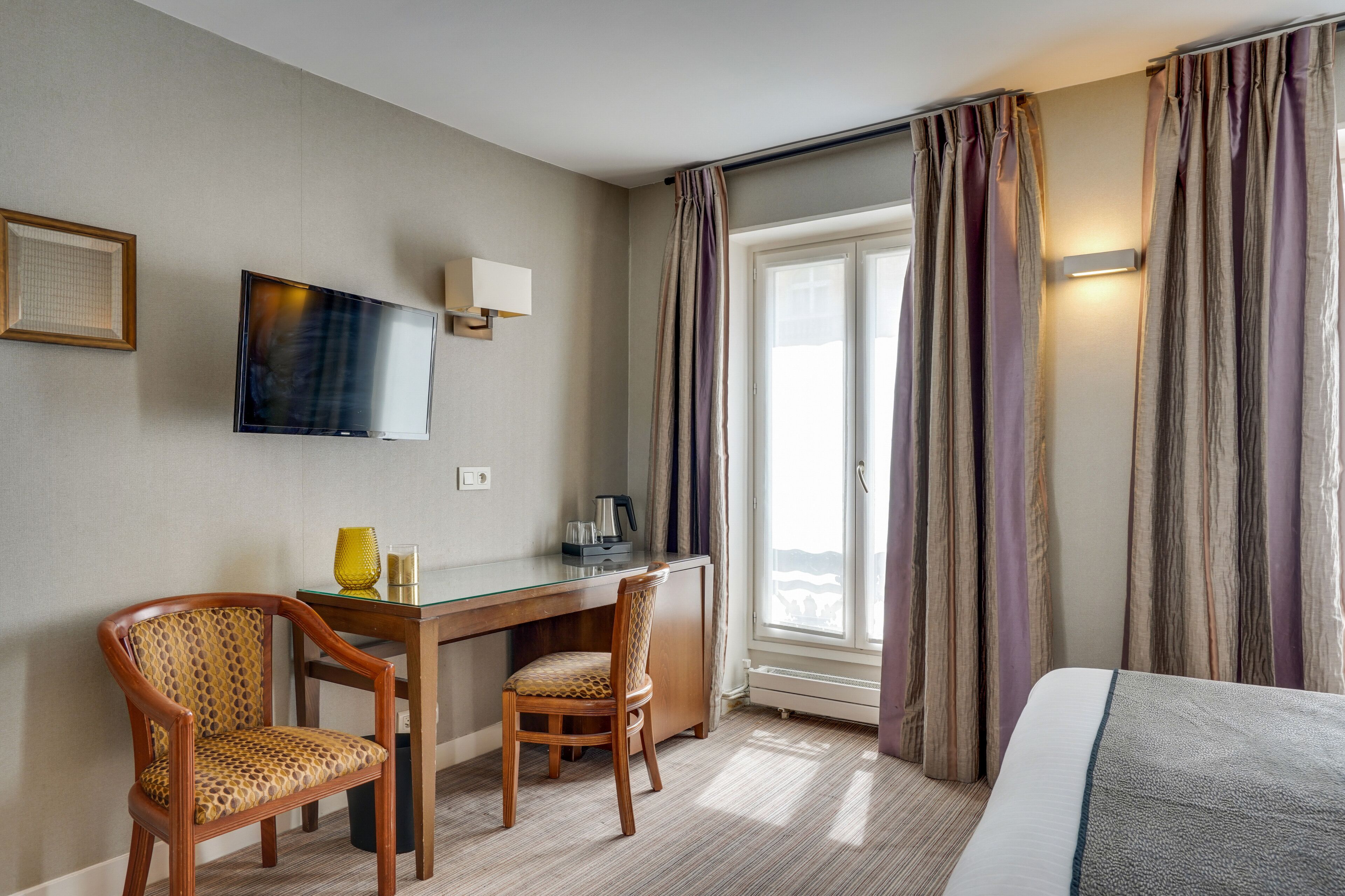 superior double room | in-room safe, desk, soundproofing, free wifi