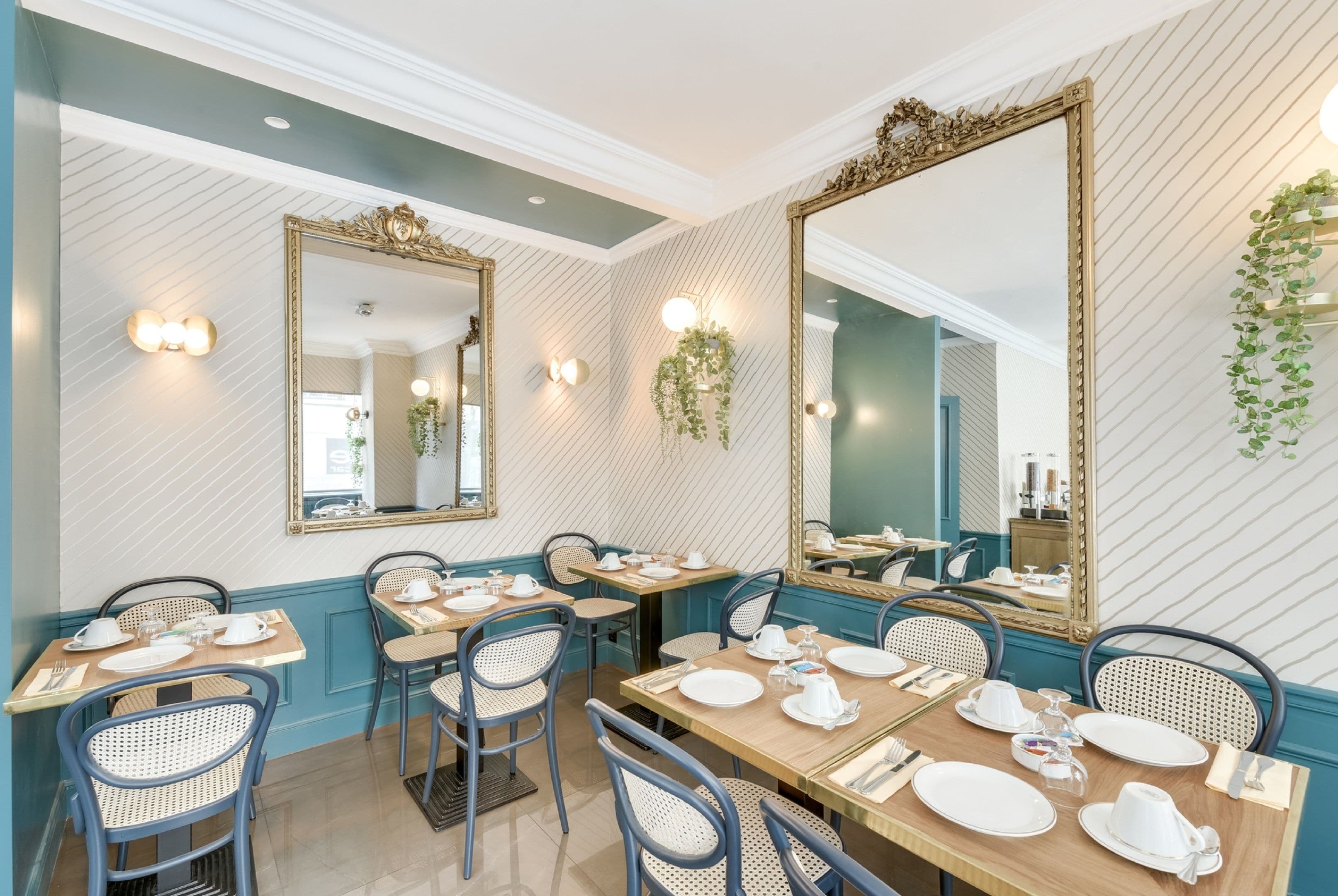 daily continental breakfast (eur 17 per person)