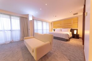 Phòng Suite, 1 giường cỡ king | Minibar, két bảo mật tại phòng 
