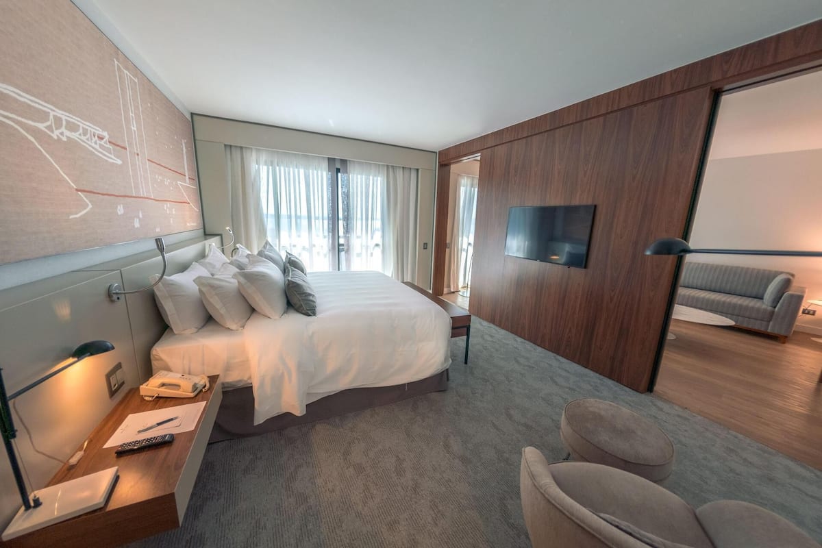 Minibar, in-room safe, individually furnished, blackout drapes