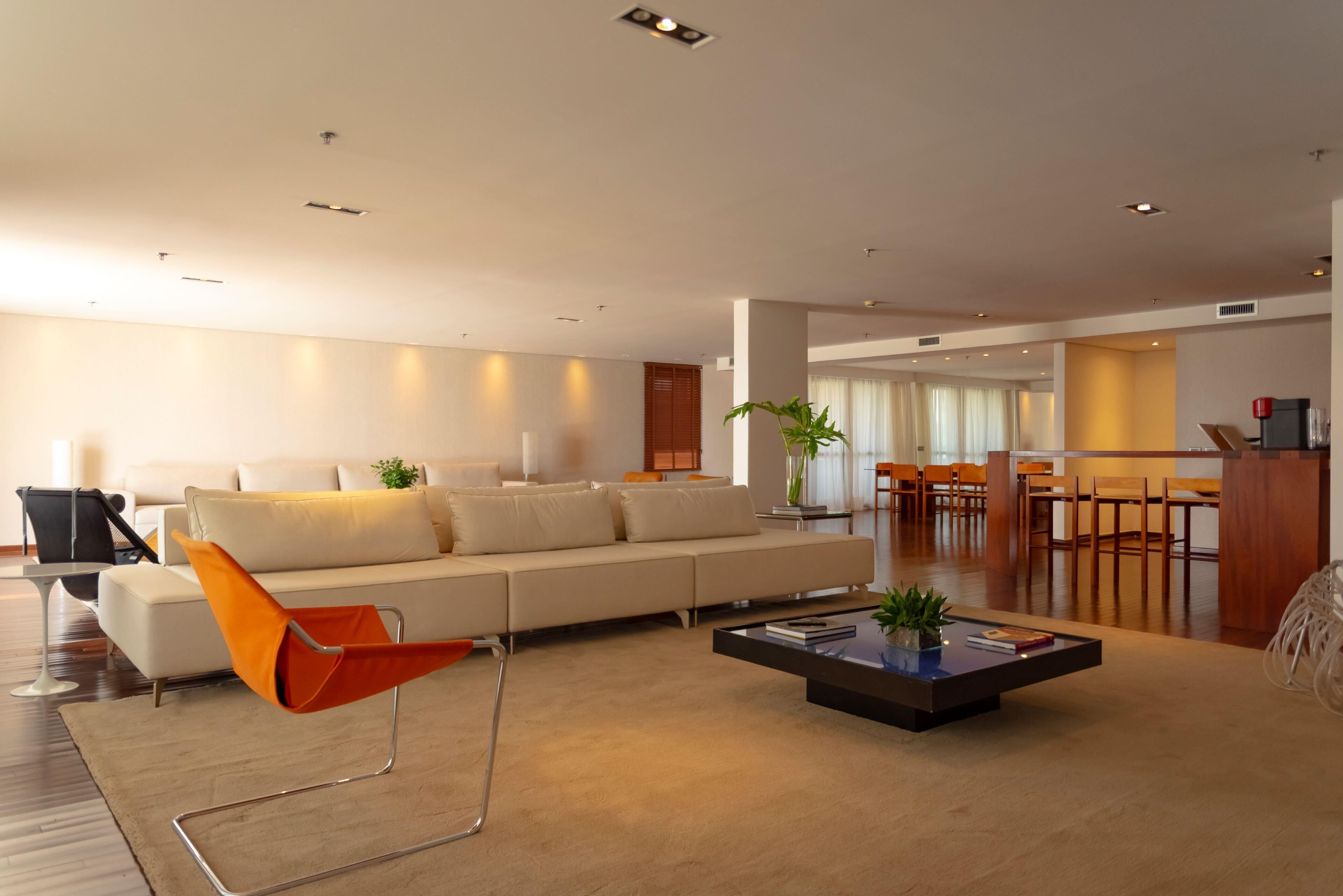 Suíte, 1 cama King | Frigobar, cofres nos quartos, individualmente mobiliados