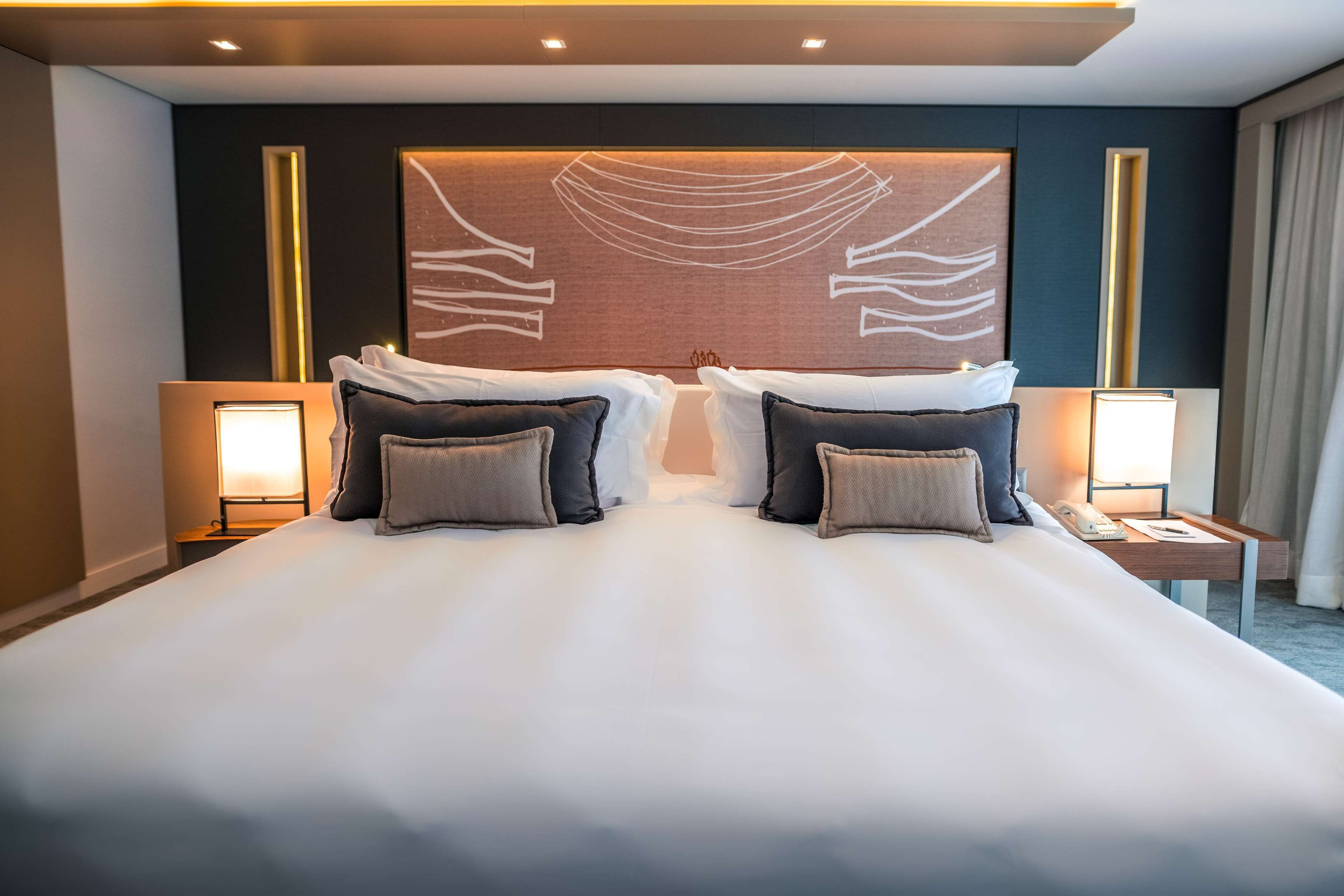 Deluxe-Zimmer, 1 King-Bett | Minibar, Zimmersafe, individuell eingerichtet, Verdunkelungsvorhänge