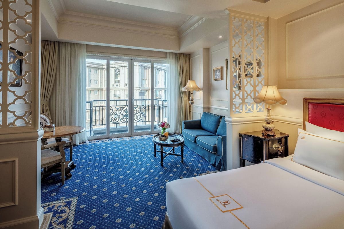 Grand Residence King | 1 bedroom, premium bedding, pillowtop beds, minibar