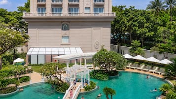 2 outdoor pools, pool umbrellas, pool loungers