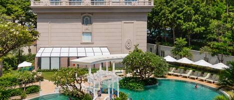 2 outdoor pools, pool umbrellas, sun loungers