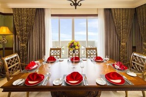Presidential-suite (Heritage Imperial) | Spisning på værelset