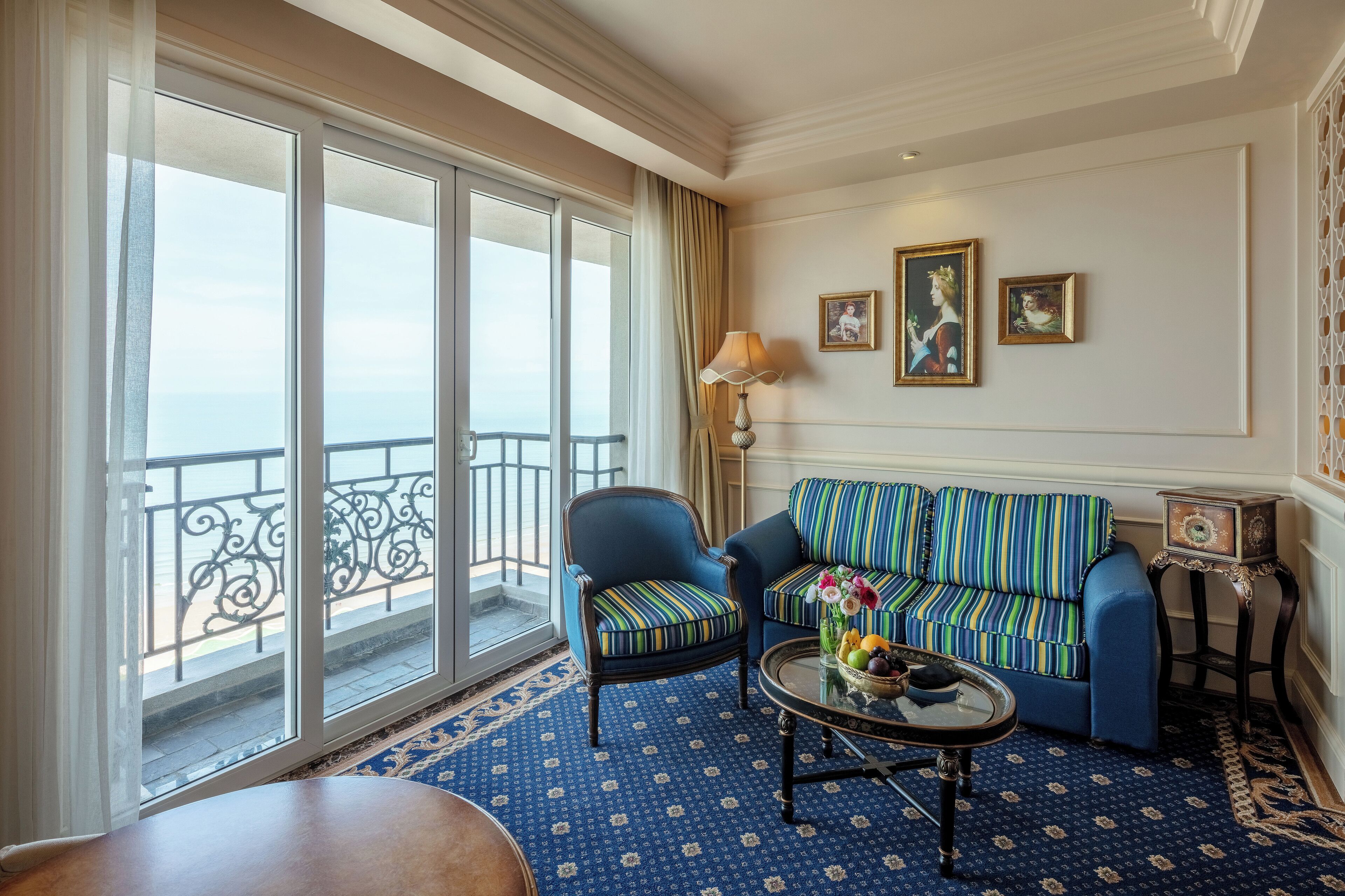 Residence King Ocean View | Living area | TV